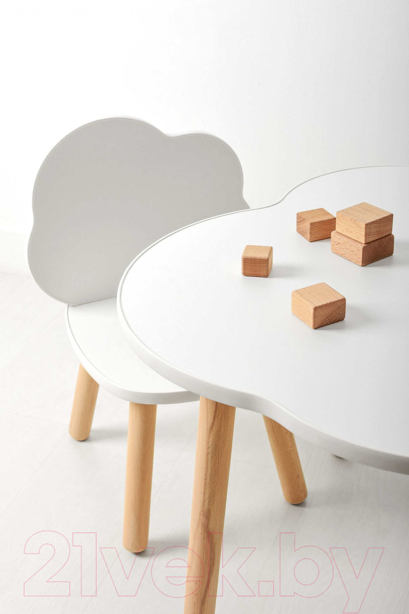 Комплект мебели с детским столом Mega Toys Облачко / 71023/70023ЛДСП 4