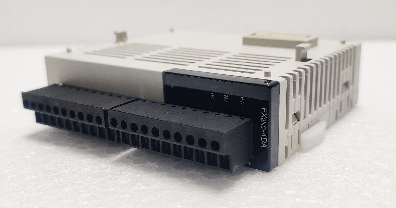 Модуль аналоговых выходов Mitsubishi FX2NC-4AD 16 bit